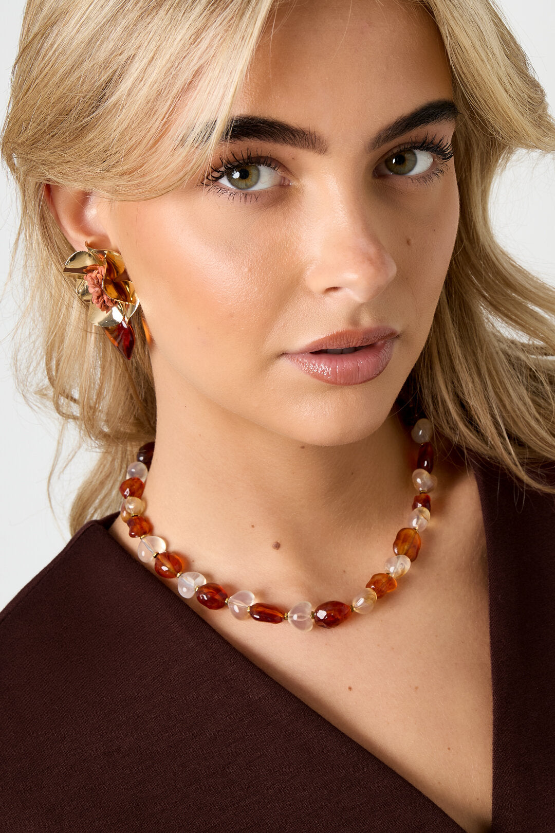 Chic Acrylic Beaded Necklace for Women - Perfect for Fall/Winter