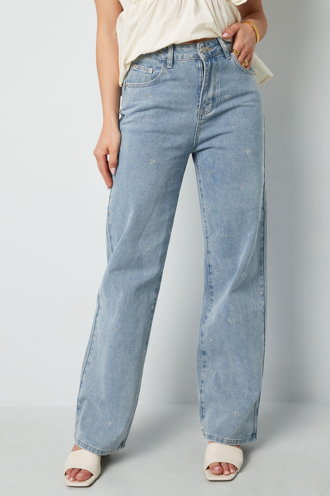 Stylish Comfort: Yehwang's All-Fit Denim Pants