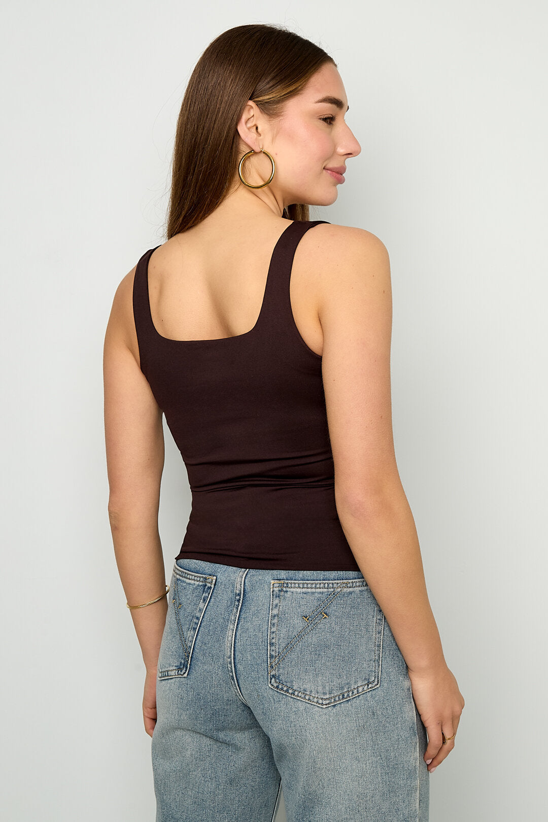 Elegant Sleeveless Knit Top for All Seasons