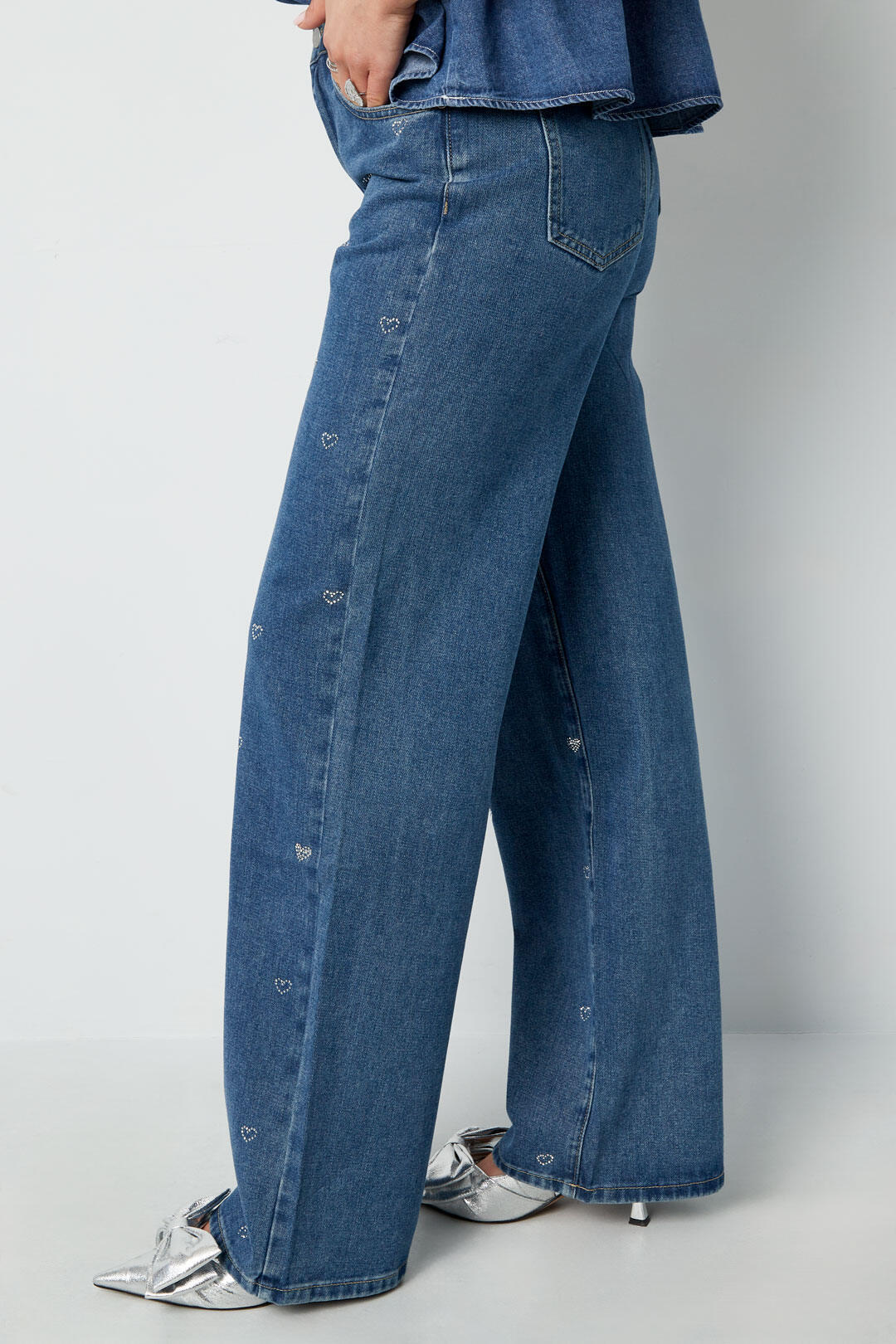 Stylish Comfort: Yehwang's All-Fit Denim Pants