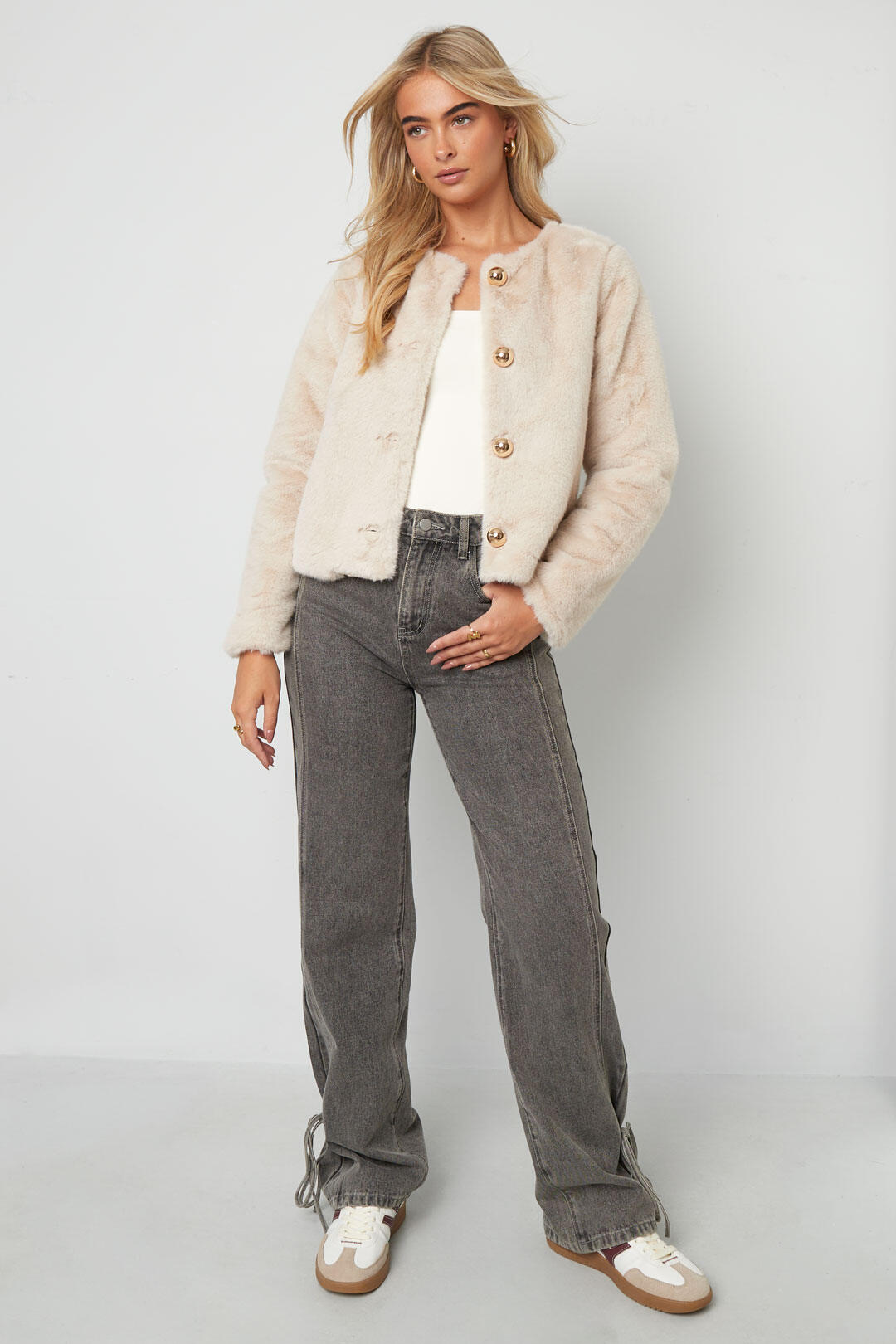 Elegant Off-White and Brown Woven Jackets for Fall/Winter