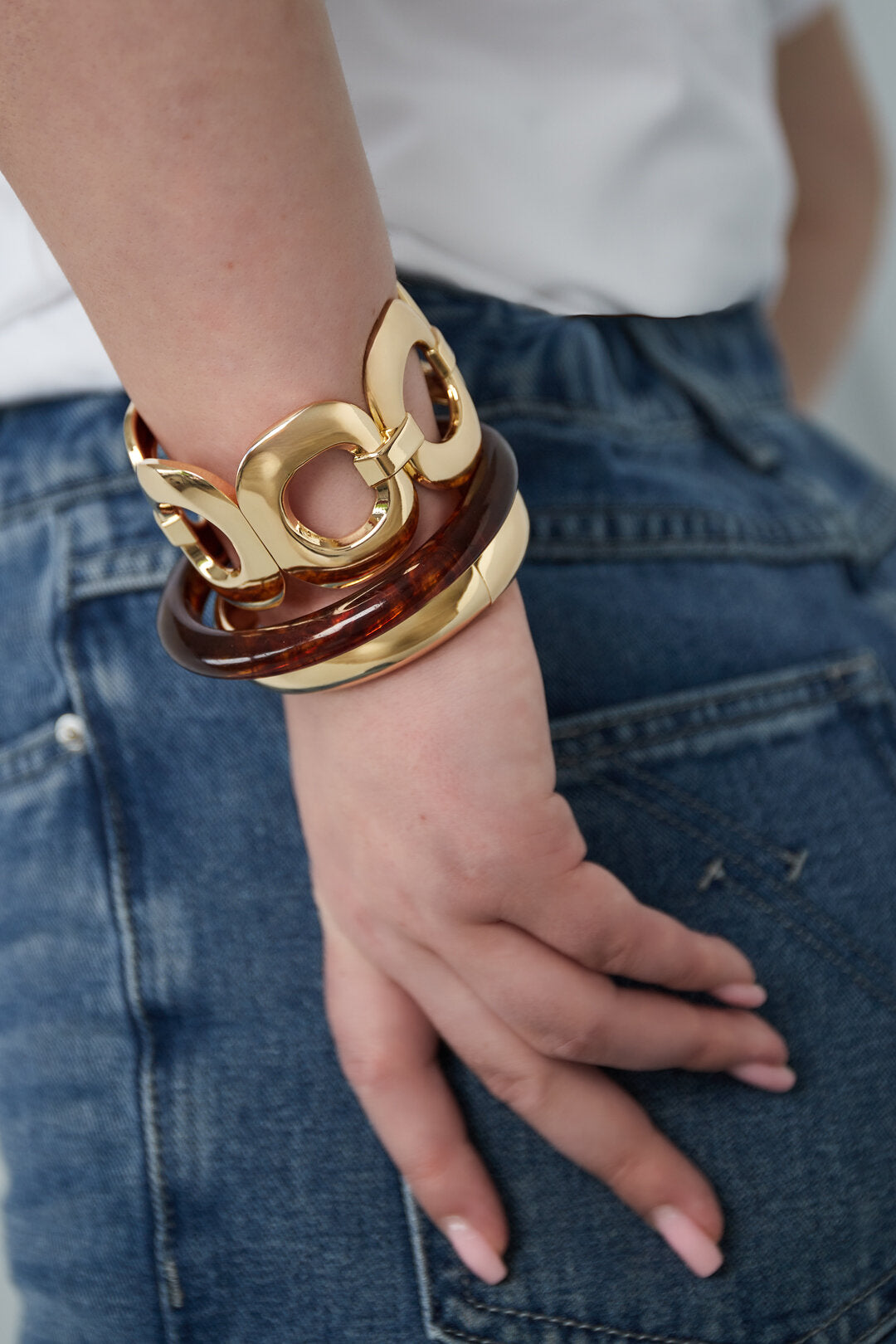 Elegant Gold Tone Irregular Bangle for Everyday Style