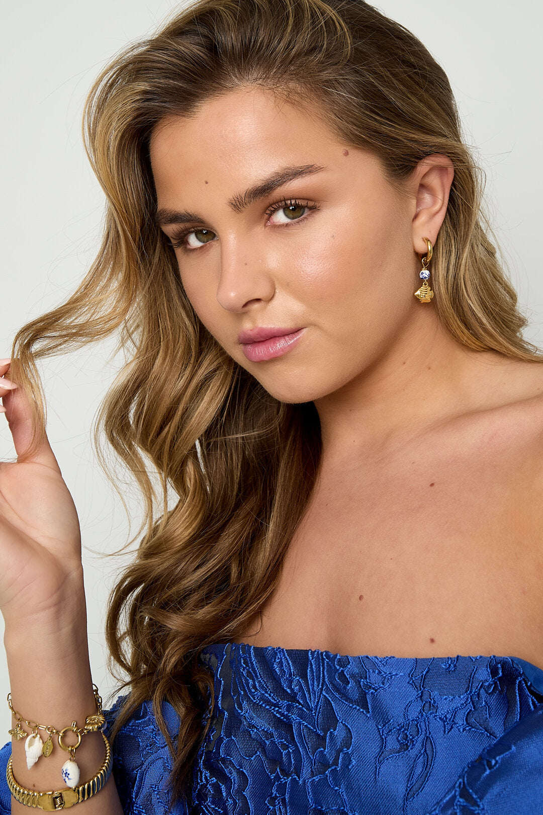 Elegant Gold Dangle Earrings for Spring/Summer