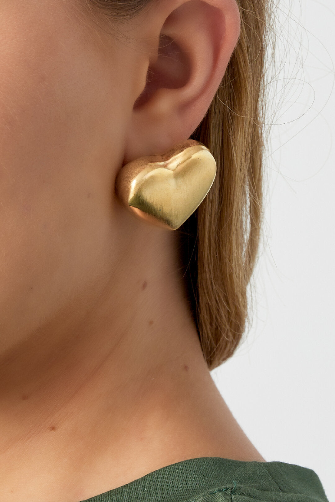Elegant Heart-Shaped Stud Earrings for Everyday Wear