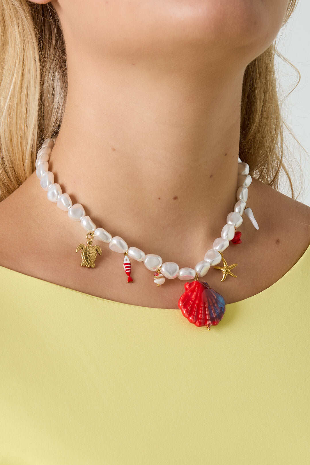 Chic Artificial Pearl Necklace for Spring/Summer Elegance