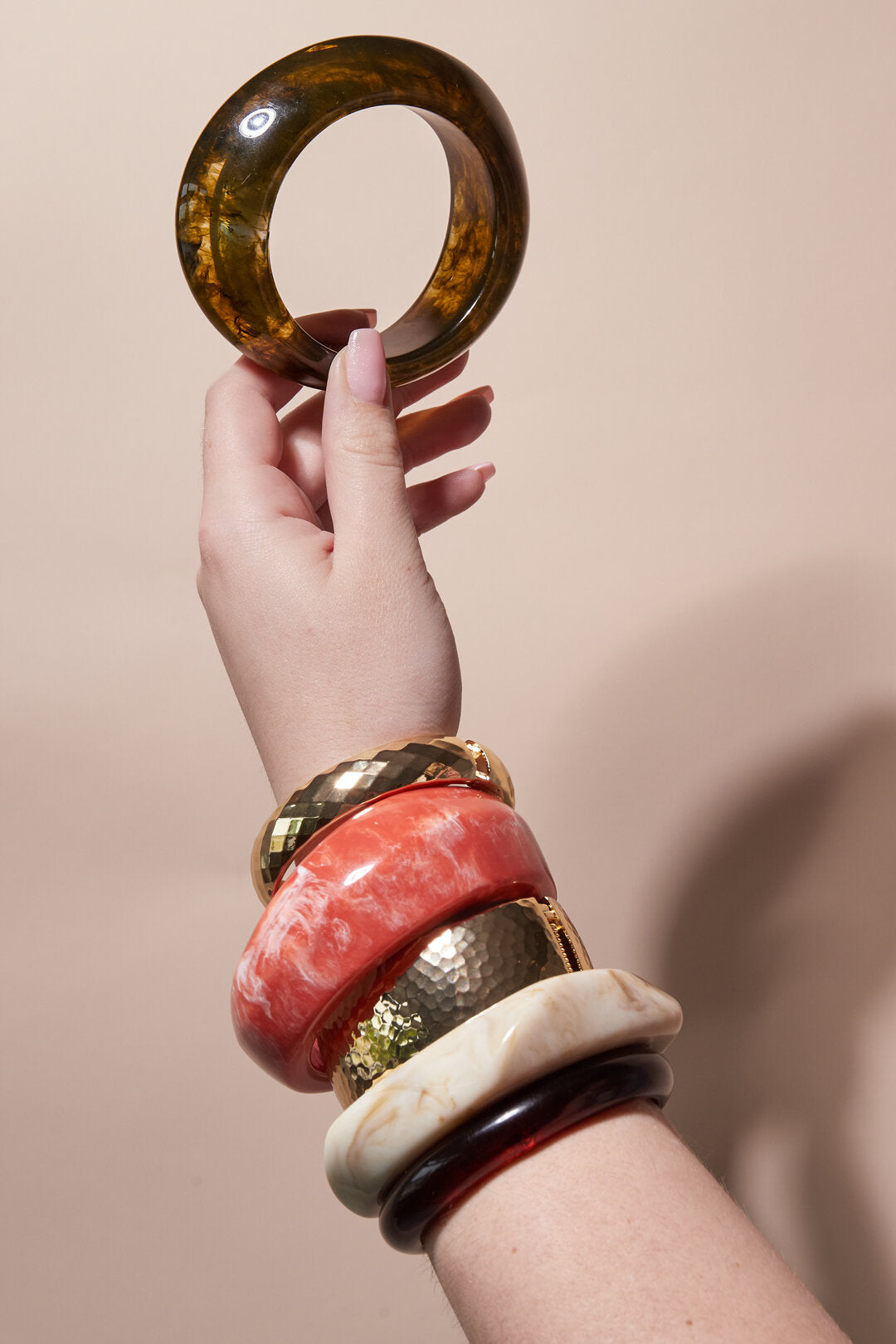 Elegant All-Fit Acrylic Bangle for Everyday Wear