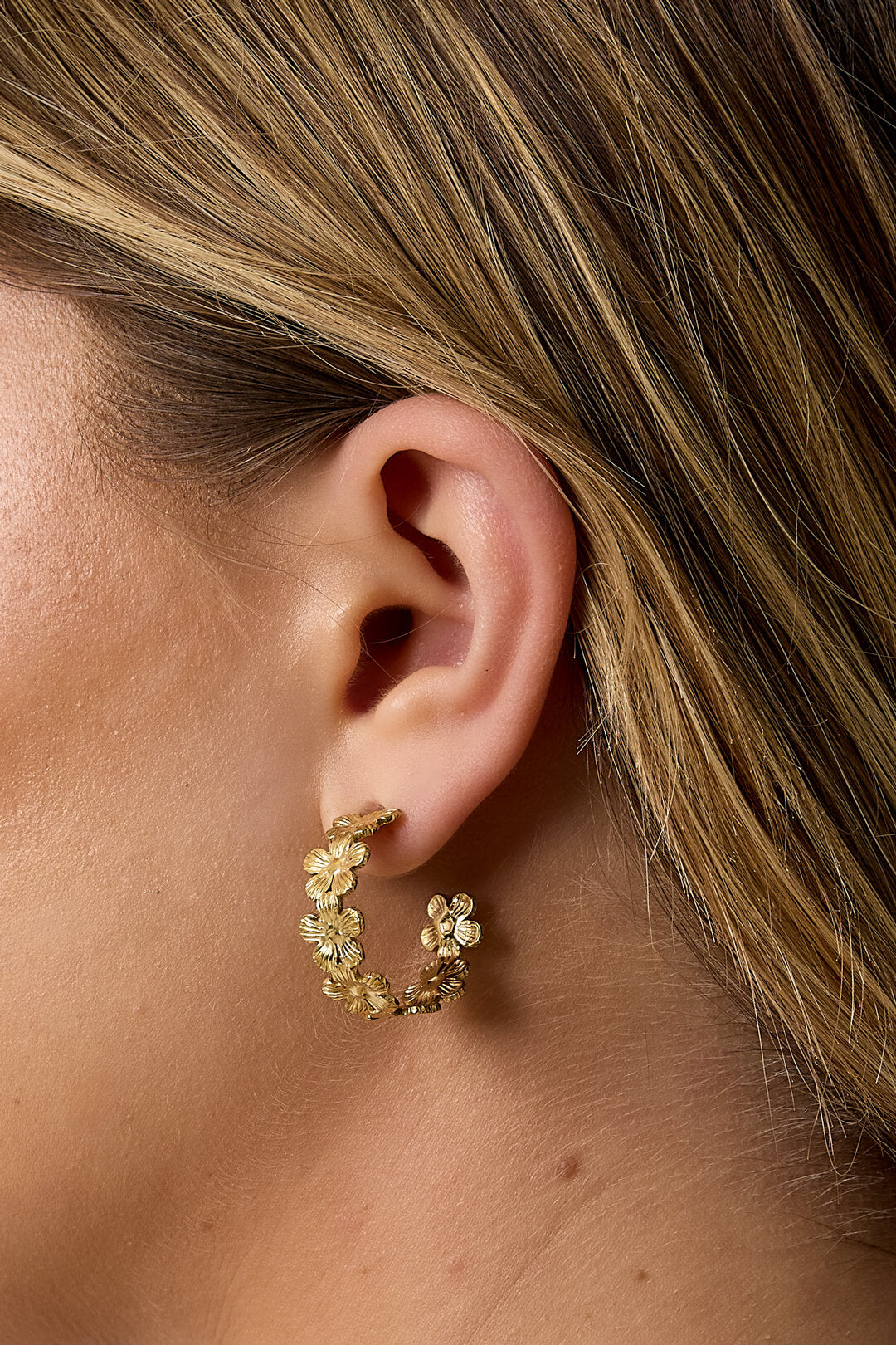Elegant Flower Hoop Earrings for All Occasions