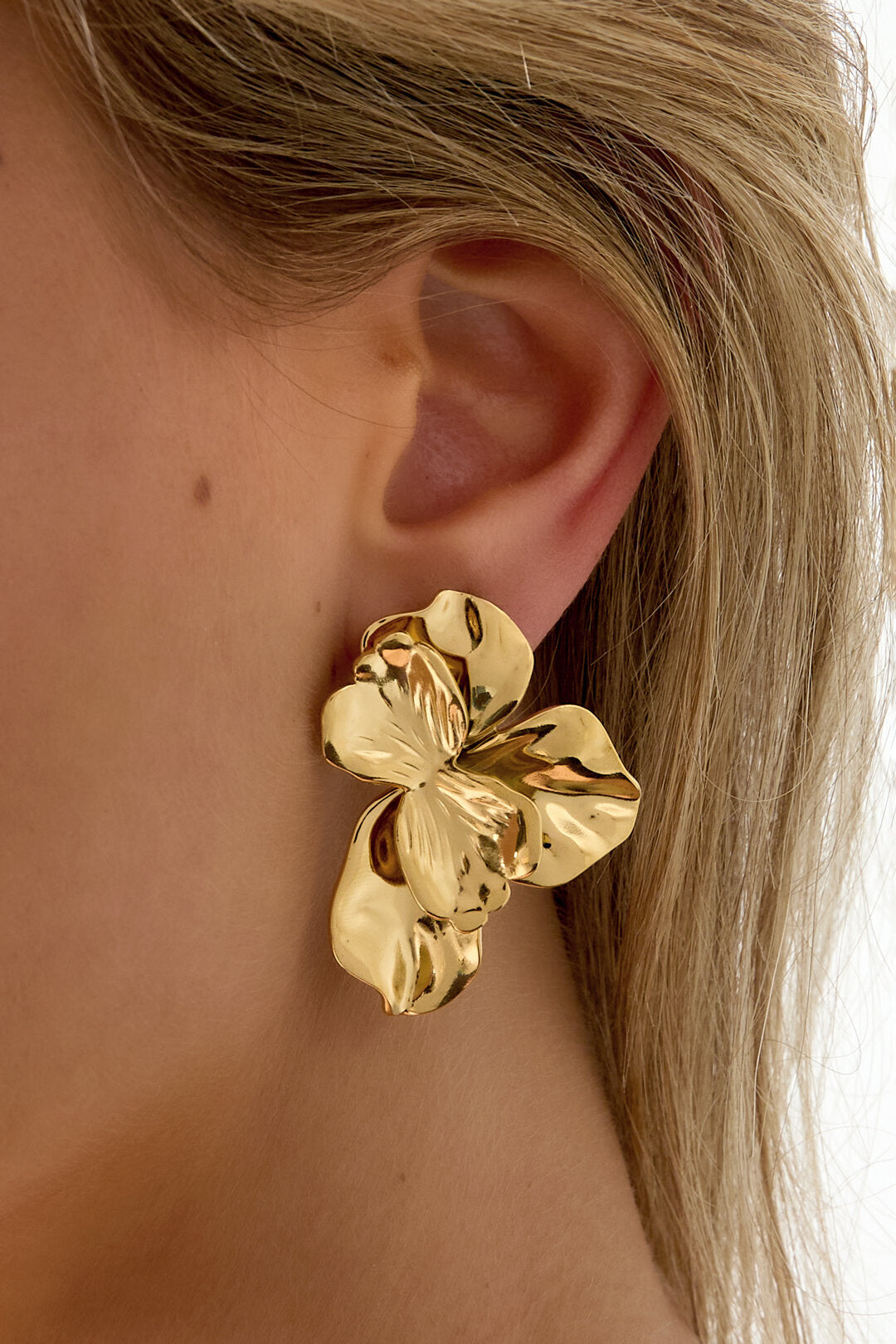 Elegant Gold-Toned Flower Stud Earrings