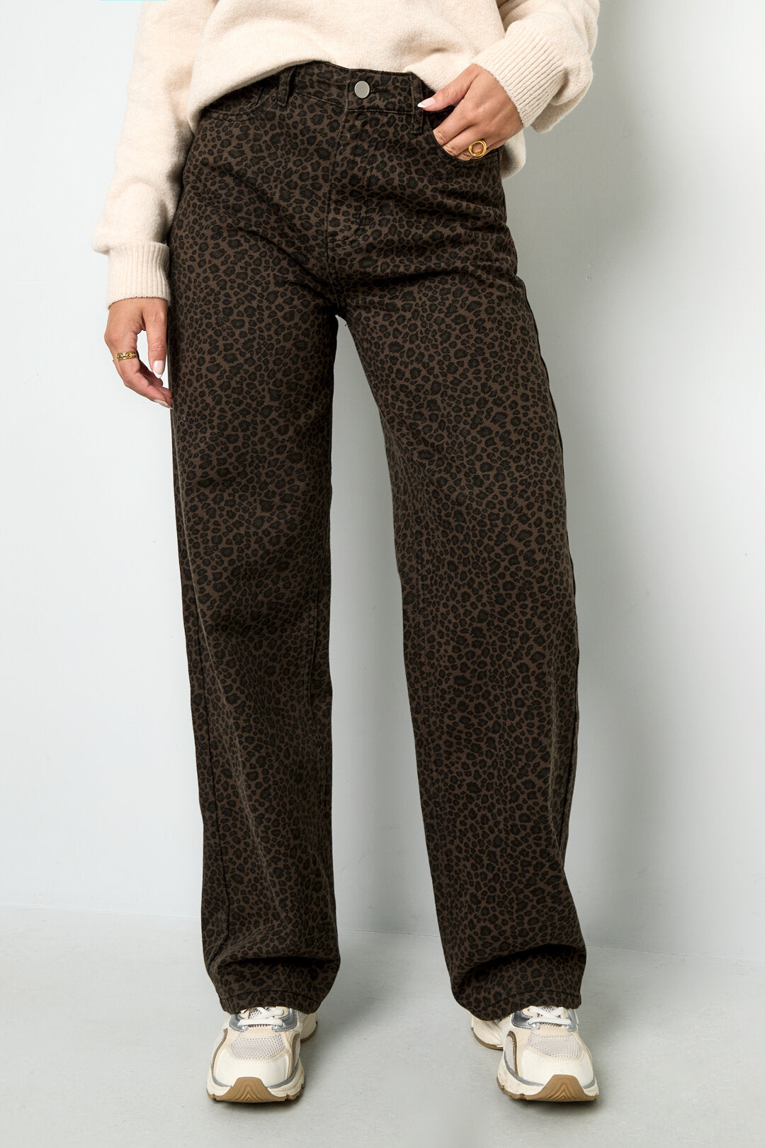 Stylish Dark Brown Leopard Print Denim for Fall