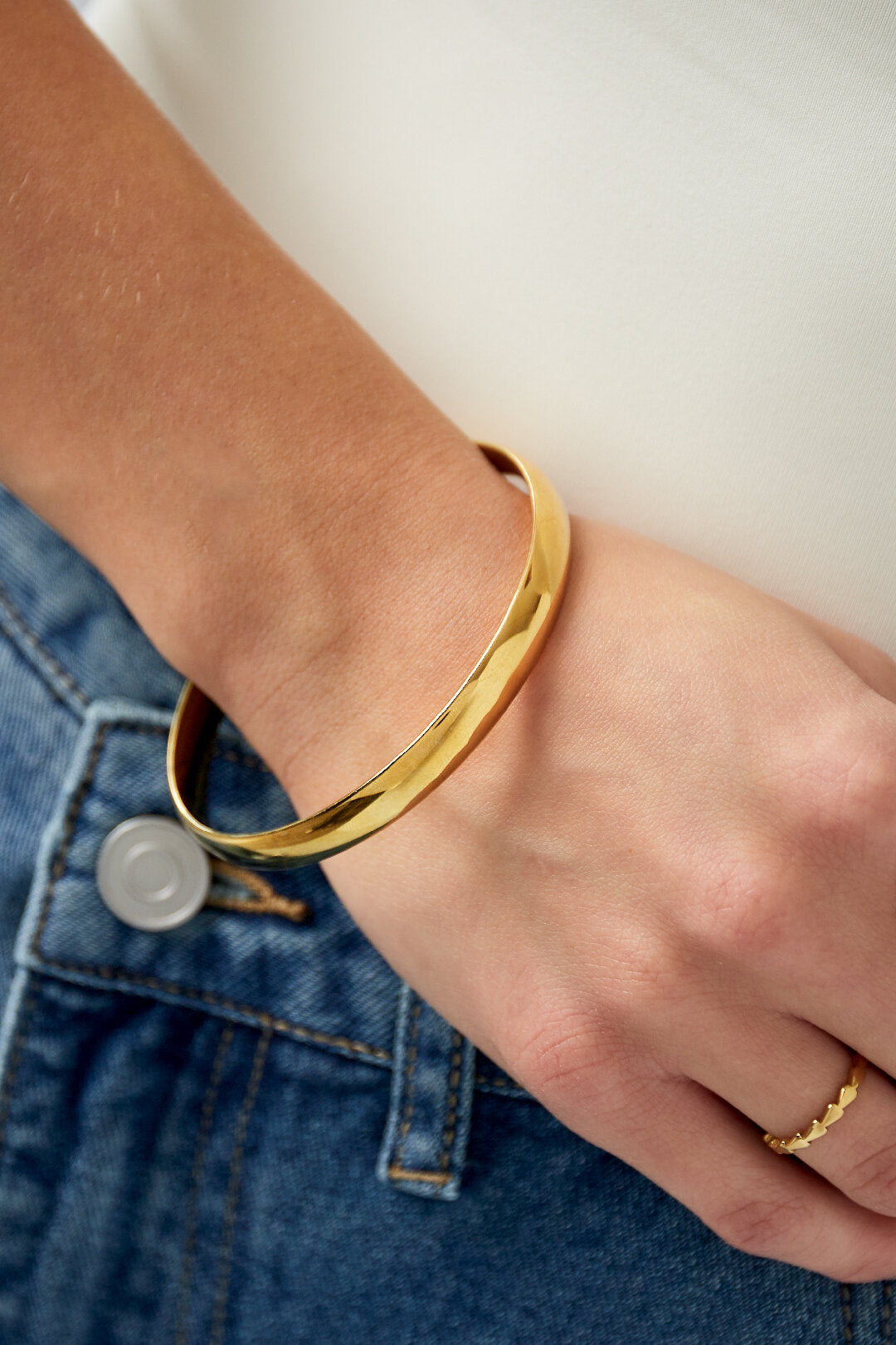 Stylish Gold Colored Irregular Bangle for Everyday Wear