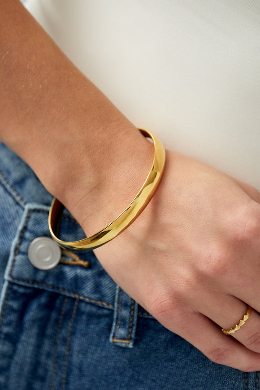 Stylish Gold Colored Irregular Bangle for Everyday Wear