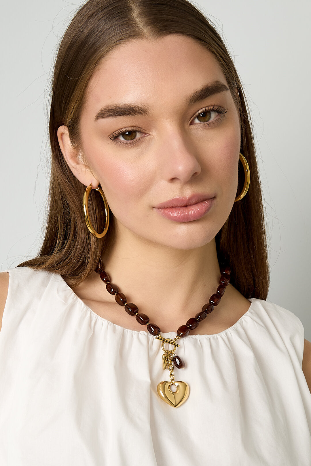 Chic Acrylic Beaded Necklace for Women - Heart Design
