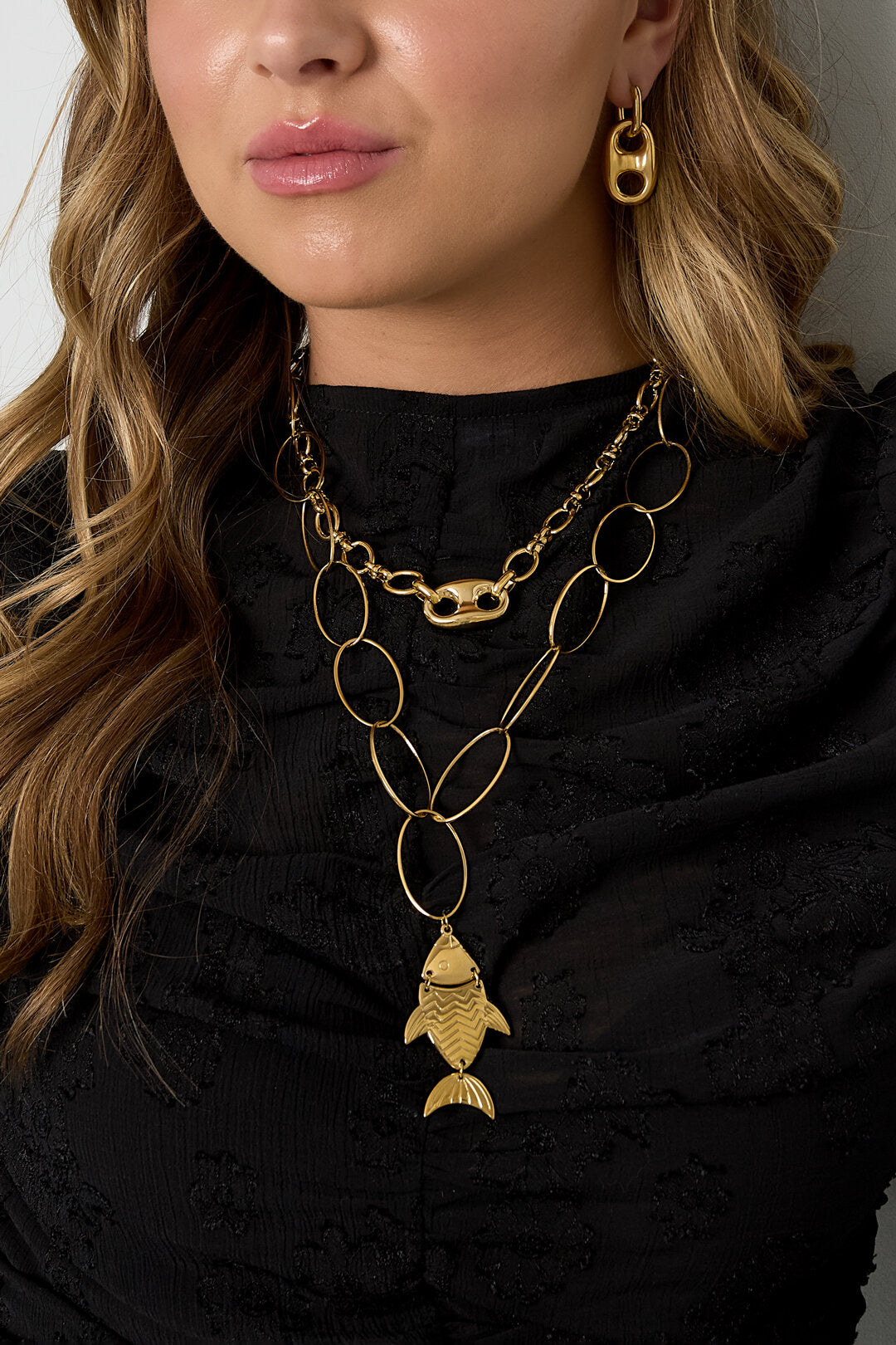 Elegant Gold-Toned Stainless Steel Pendant Necklace
