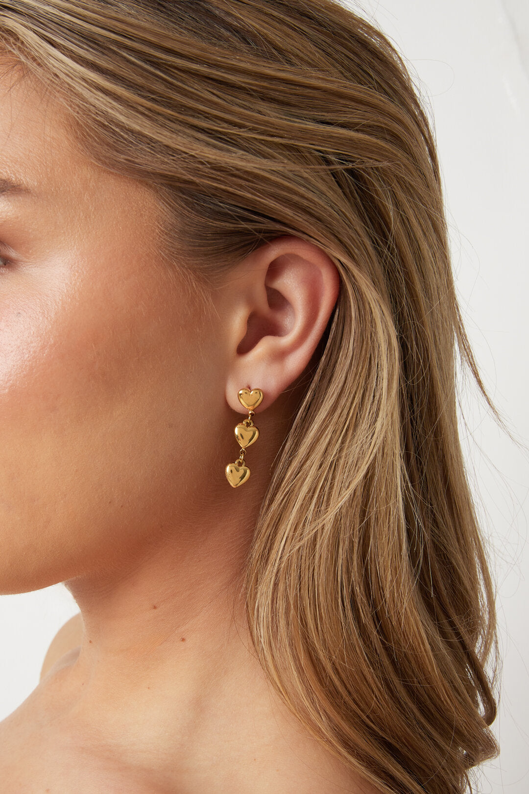 Elegant Heart Dangle Earrings - Timeless Style