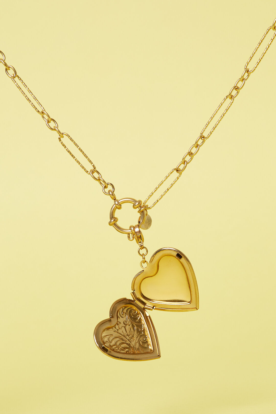 Elegant Gold Heart Ring for Timeless Elegance