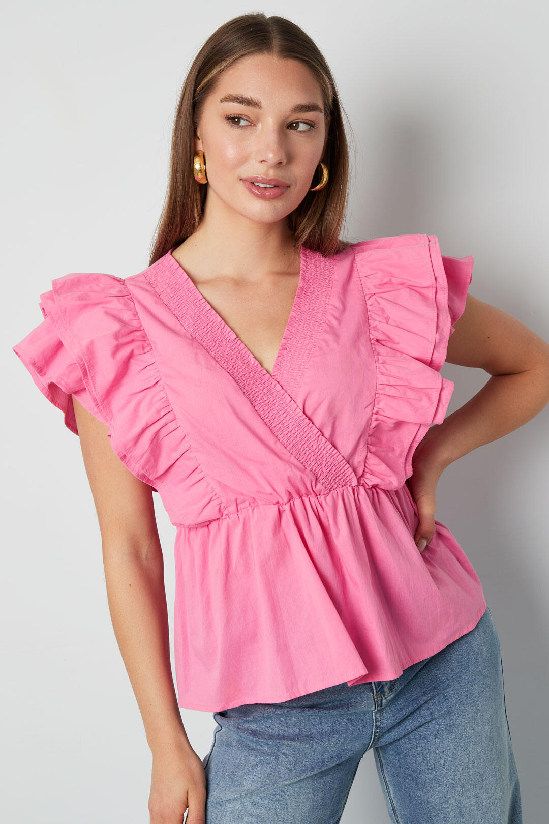 Elegant Ruffle Edge Sleeveless Top for Spring/Summer