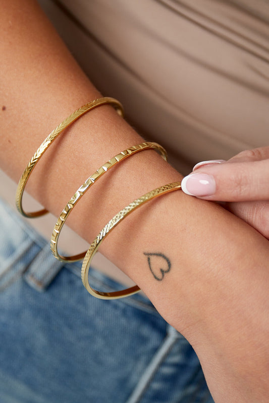 Stylish Stainless Steel Bangle for Everyday Elegance