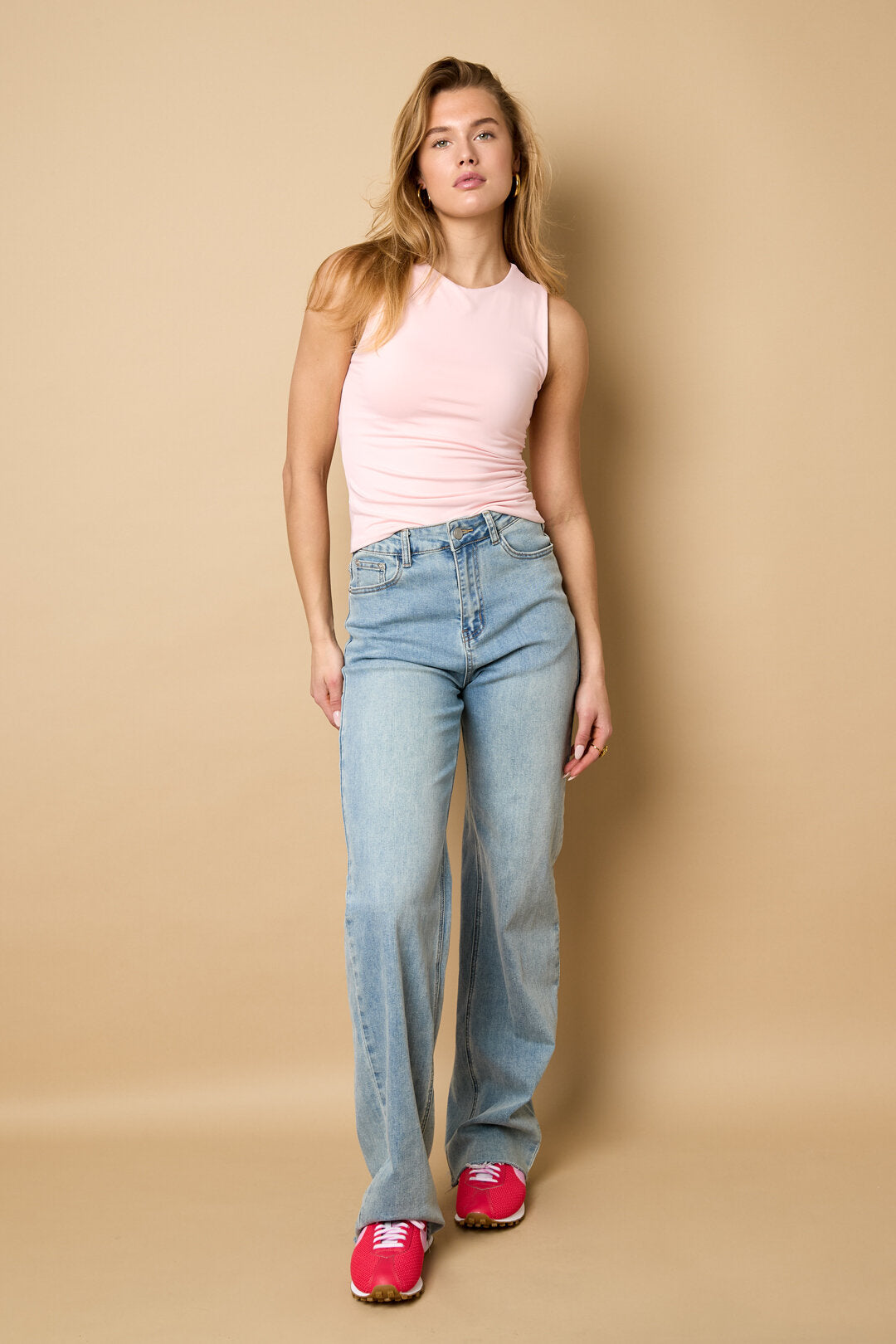Elegant Knitted Sleeveless Top for All Shapes