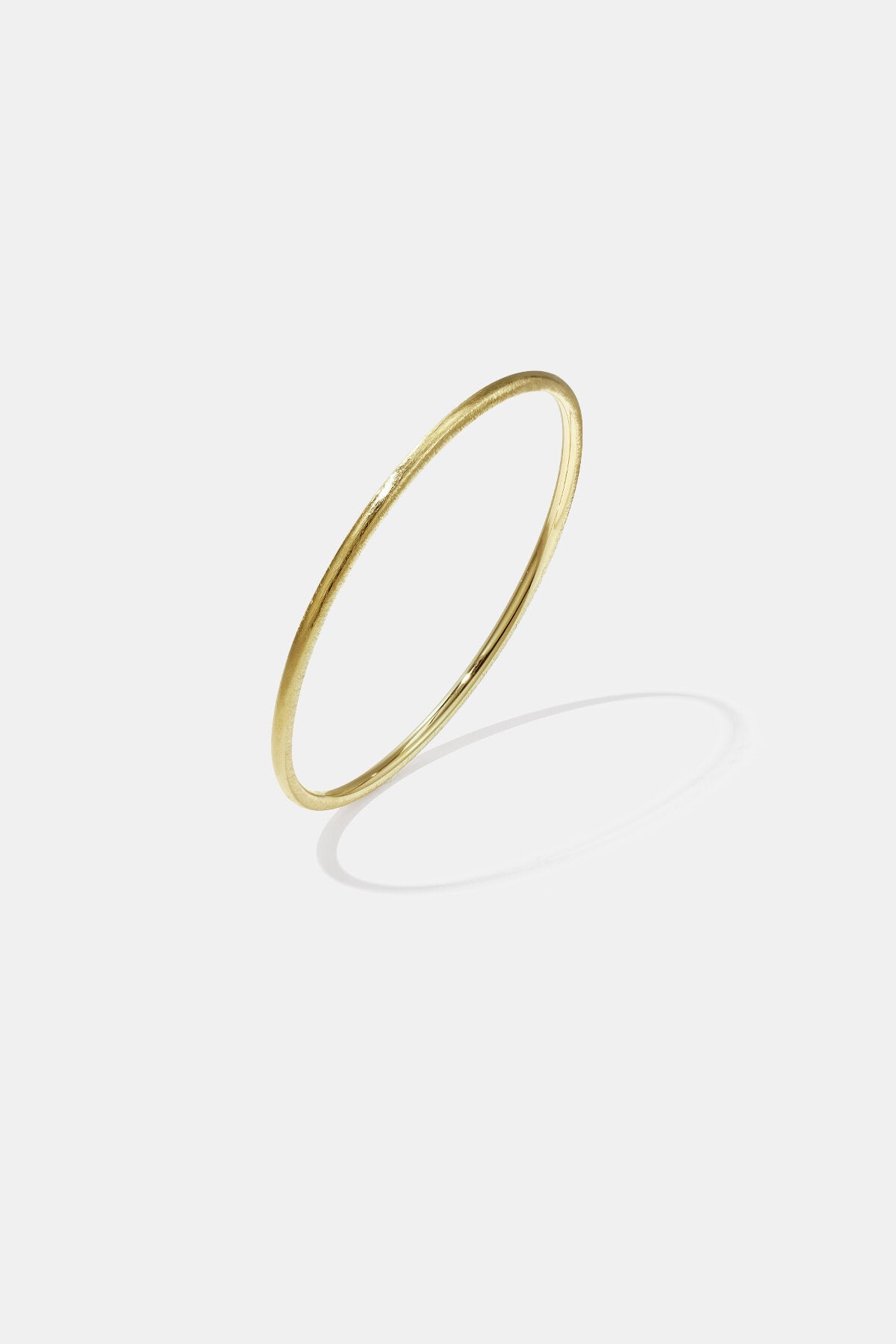 Elegant Lumé Bangle for All Occasions
