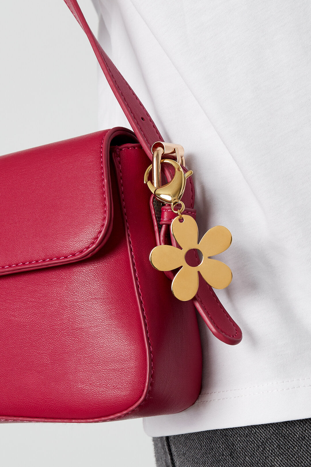 Elegant 14K Gold Plated Flower Keychain