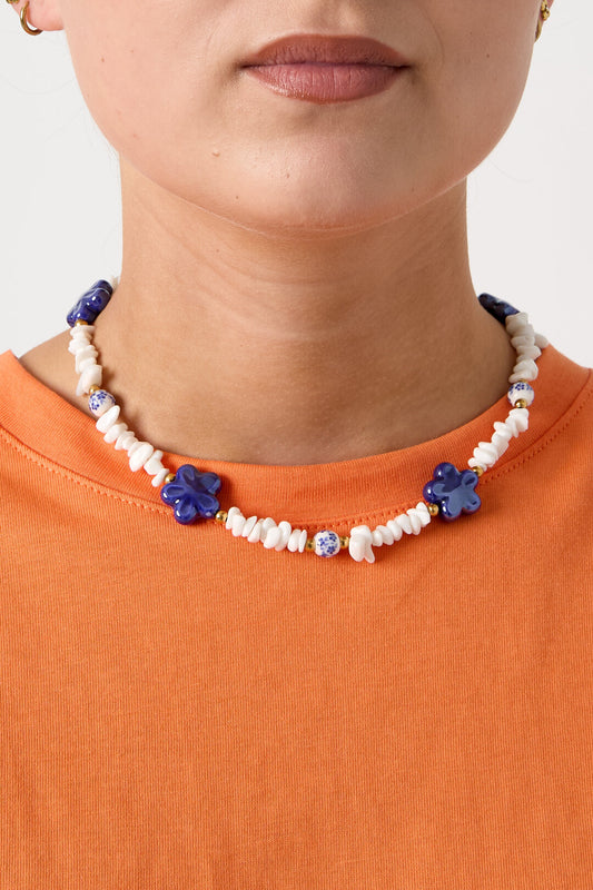 Elegant White Beaded Necklace for Spring/Summer Romance