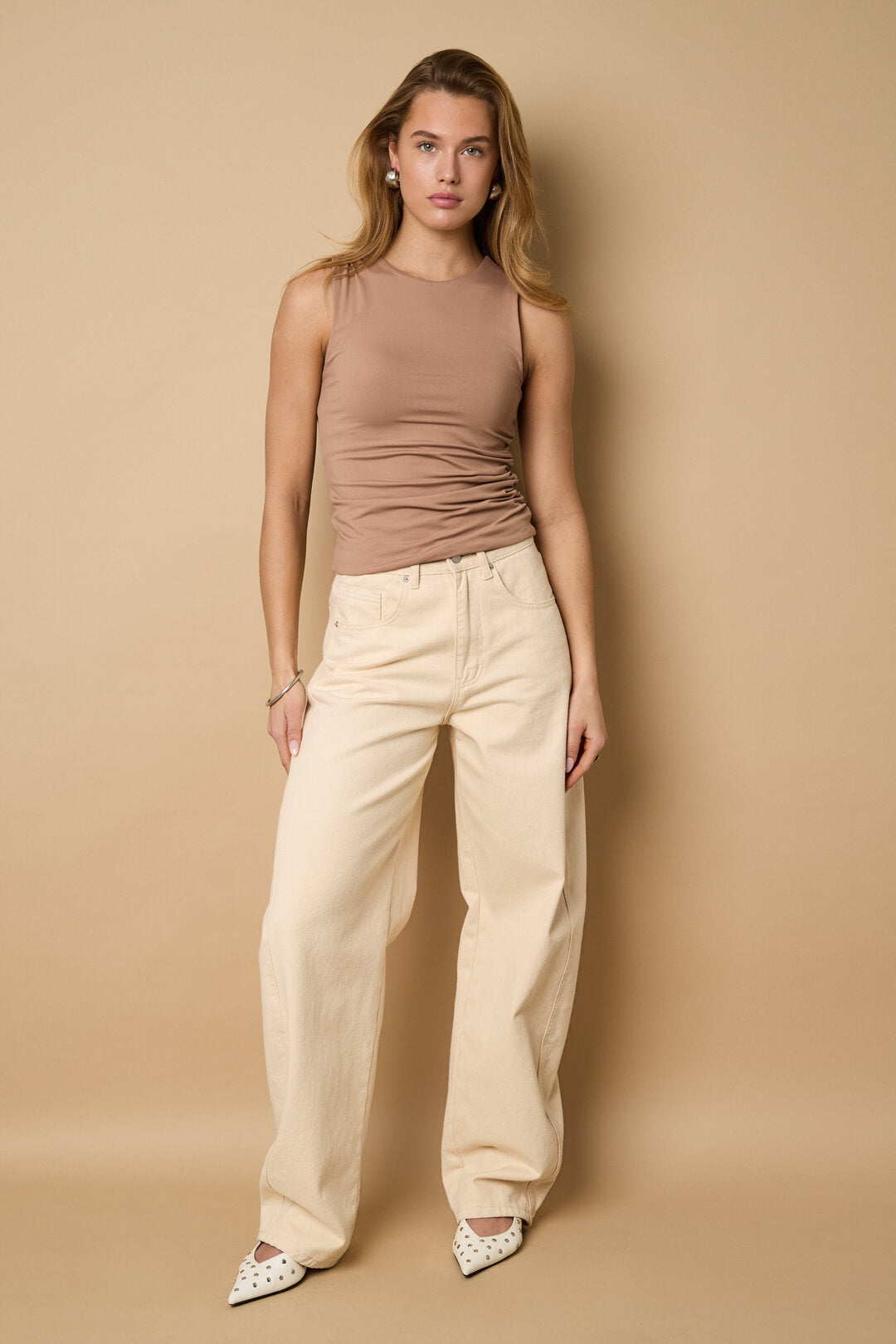 Elegant Knitted Sleeveless Top for All Shapes