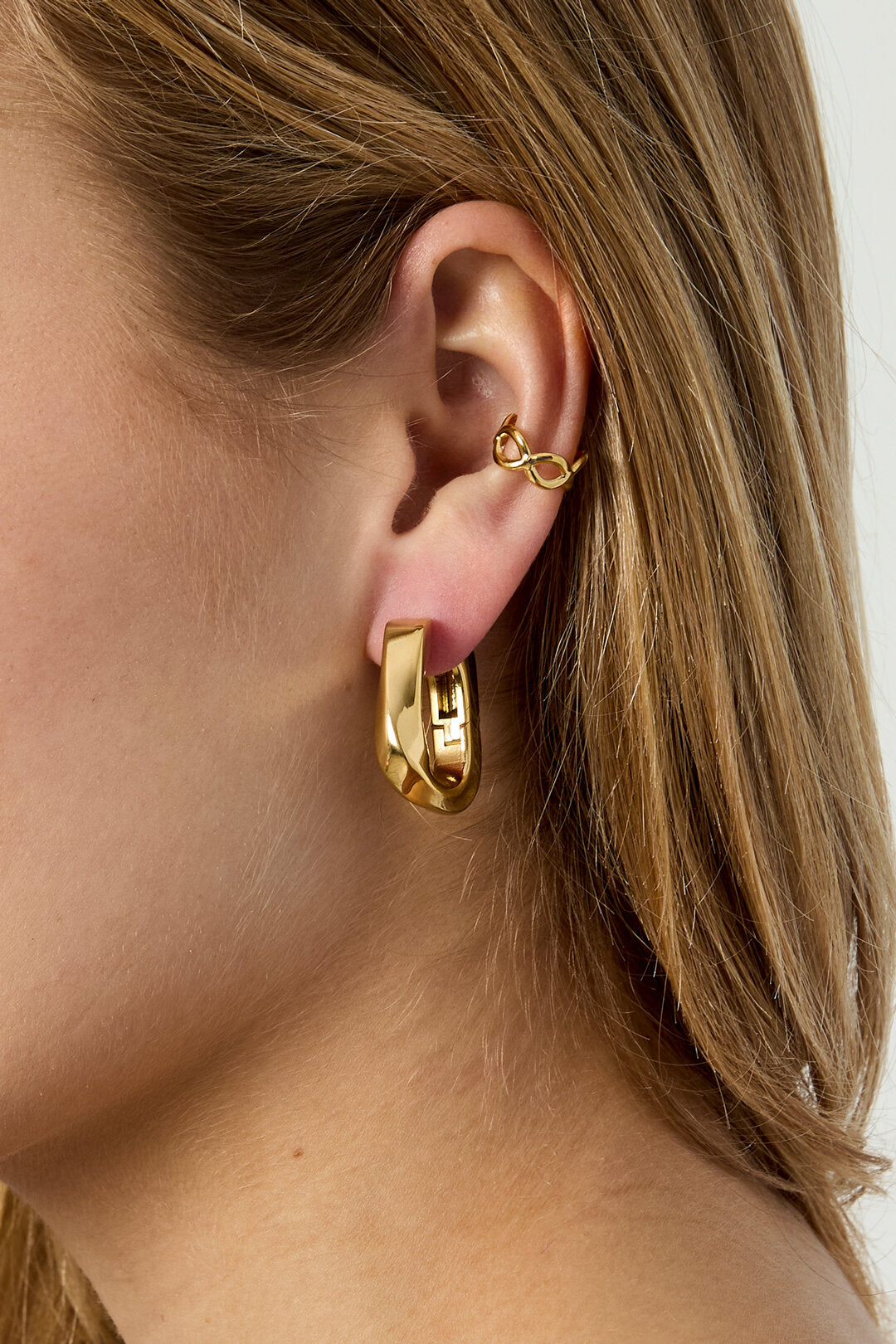 Stylish Gold Circle Ear Cuff for All Ears